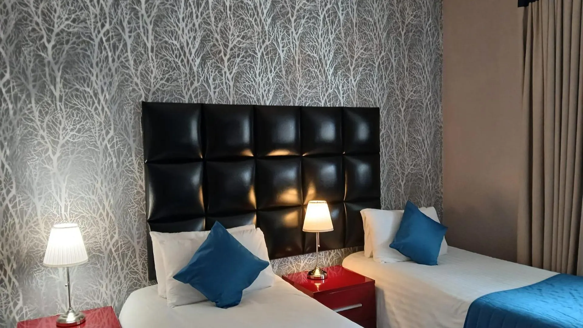 The Royal Hotel Cardiff 4*,