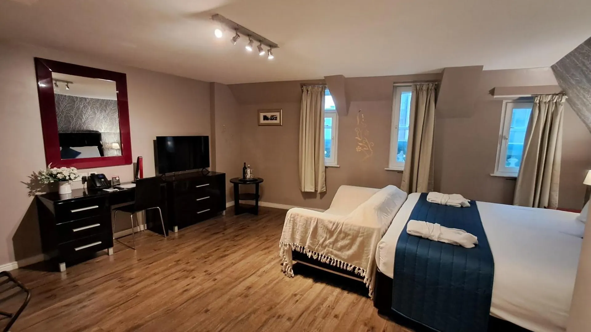 The Royal Hotel Cardiff 4*,  United Kingdom