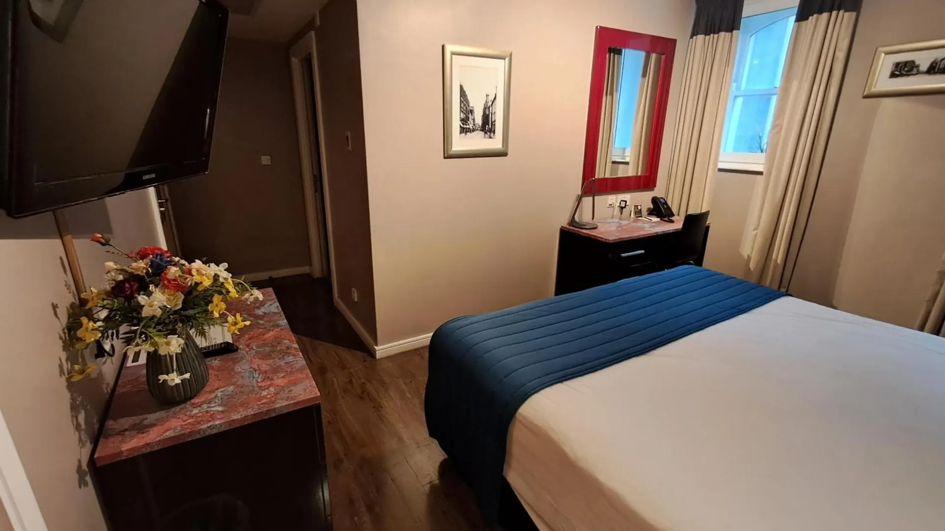 The Royal Hotel Cardiff 4*,