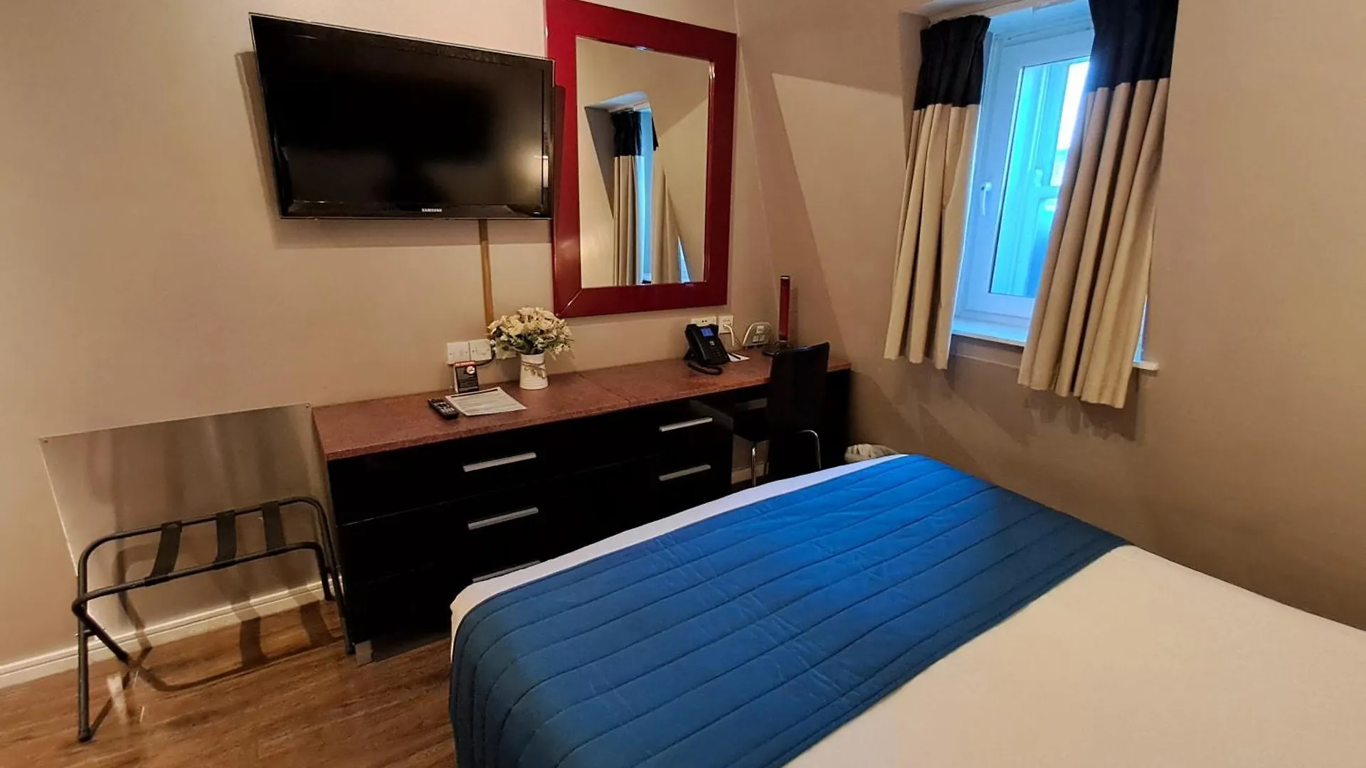 The Royal Hotel Cardiff 4*,