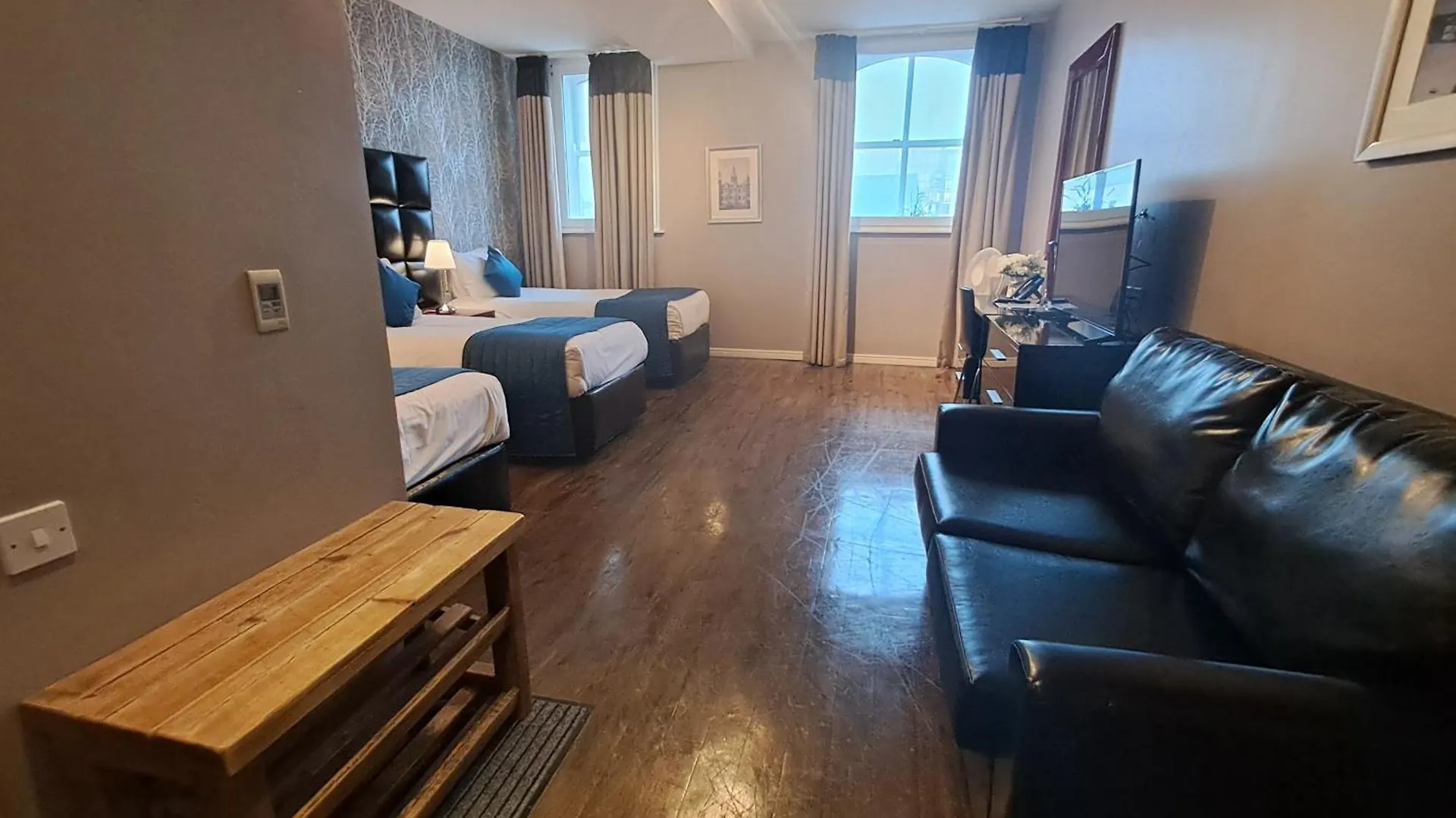 The Royal Hotel Cardiff 4*,
