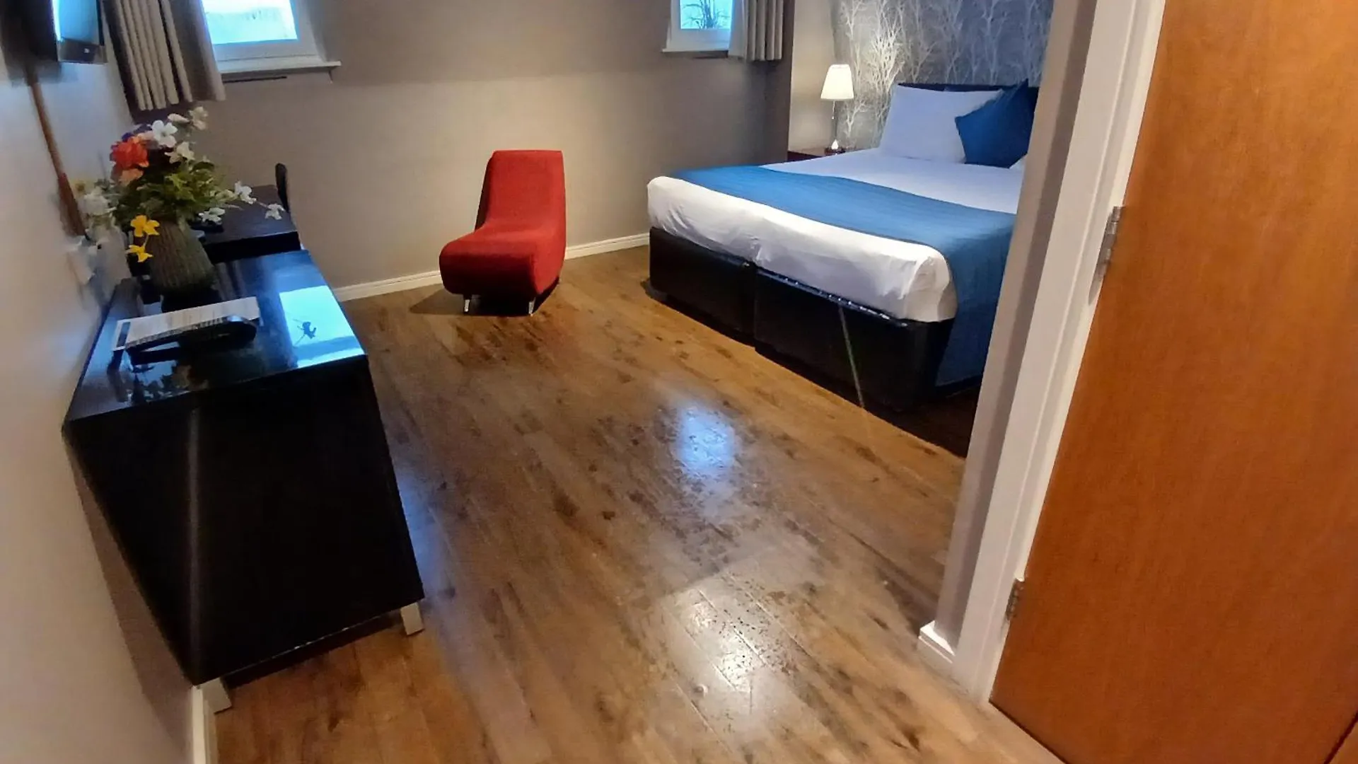 The Royal Hotel Cardiff 4*,