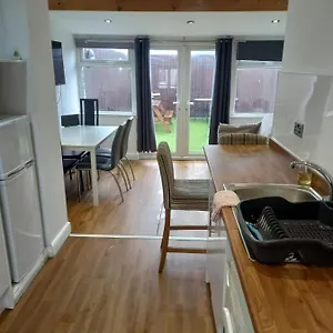 Modern With Roof Garden Close To Centre Apartment