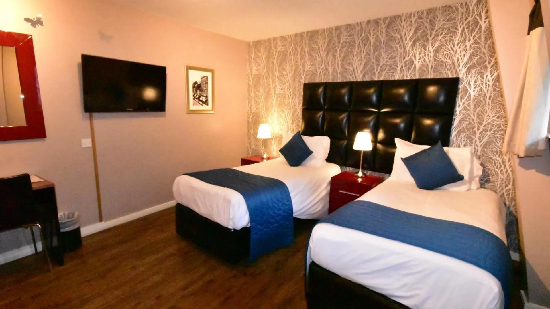 The Royal Hotel Cardiff 4*,